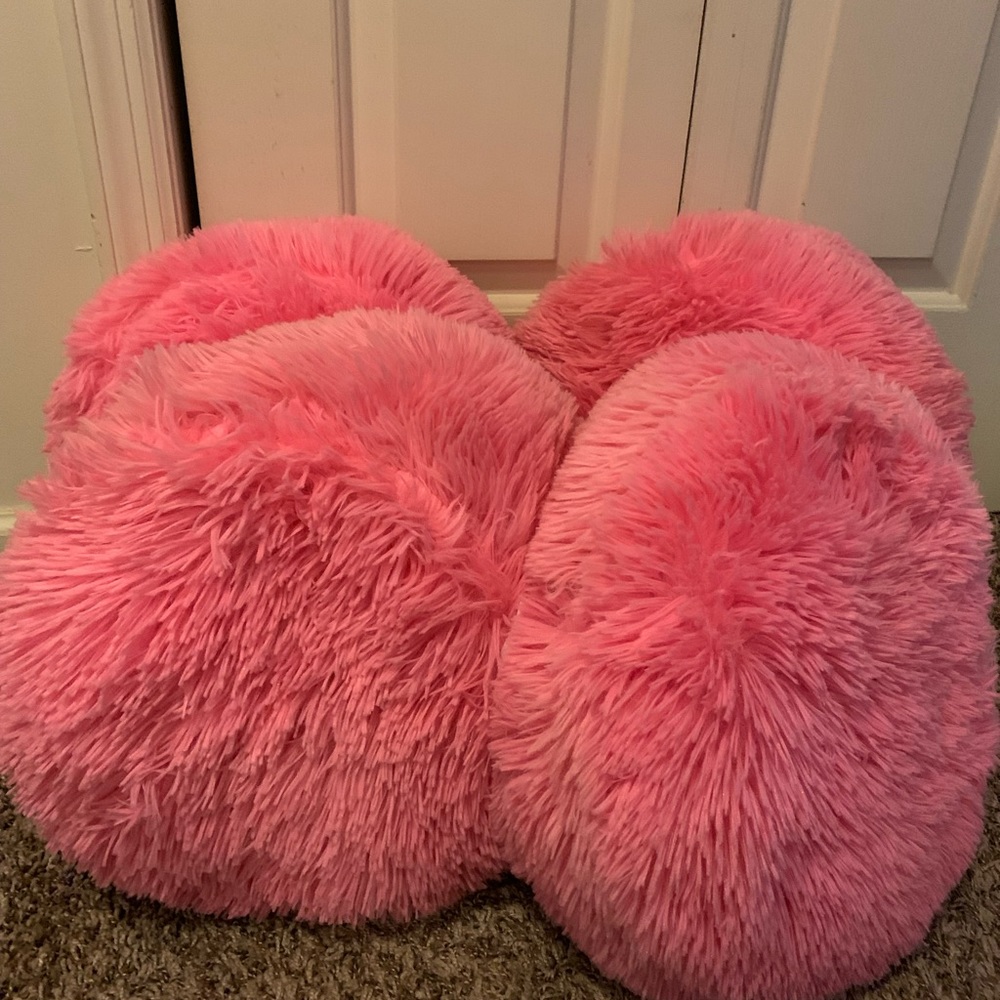 Fluffy Round Pillows